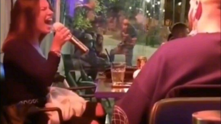 สาวต่างชาติร้องเพลงเทพๆ ในร้านอาหาร_bangbang คุณให้คะแนนความสามารถด้านร้องเพลงนี้กี่คะแนน?_ร้องสดไม่