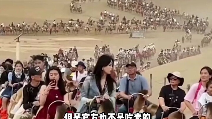 Trung Quốc thực sự chỉ có 1,4 tỷ dân sao? Cứ đến kỳ nghỉ lễ 1 tháng 5 là tất cả đều "nổ tung" hết rồ