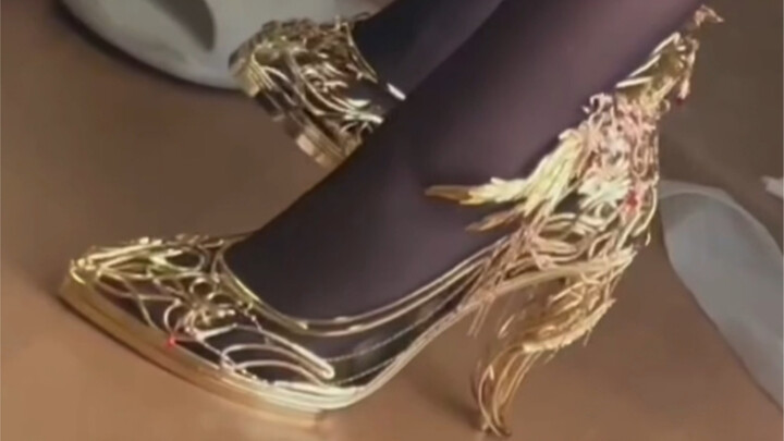 Let me show you the new little sister wearing this pair of shoes~ #high heels#I am crazy about you