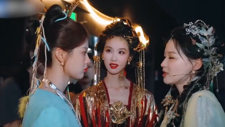 Chẳng trách cứ mãi cảm thấy mình vẫn còn nhỏ, hóa ra là vì không có tiền!