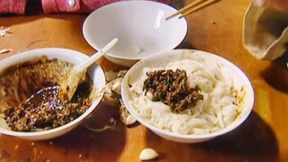 My poor relative went to the city for the first time and ate five bowls of noodles with soybean past