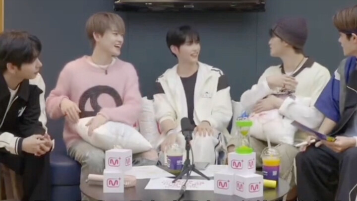 “بس أنا مش أخو إينهيو (اللي بتحبه من قلبك)، ممكن أديك توقيعي؟” “يا سينيور نيم، شو هالكلام اللي بتقول