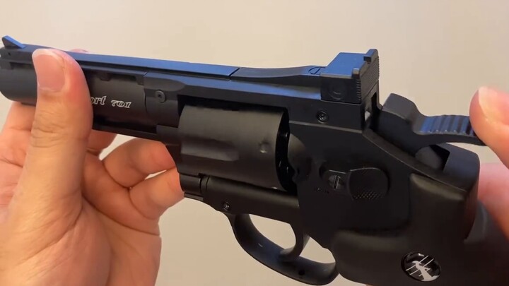 Review Dark Night Swordsman M29 New Revolver dengan berat satu setengah kilogram
