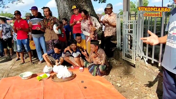 Terbaru Sedekah Bumi dusun Ngasem di Makam Kuno.