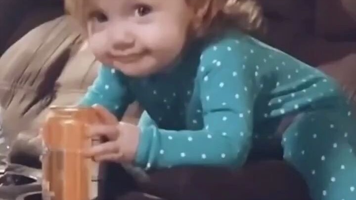 Video hài hước về em bé dễ thương