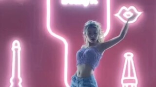 Không khó để nhận ra một số người đang hết hàng.