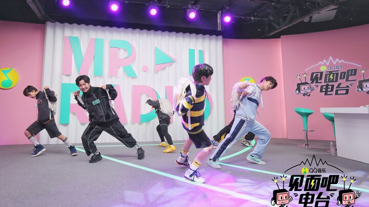 BOY STORY《Too Busy》首秀，超酷书包舞嗨翻