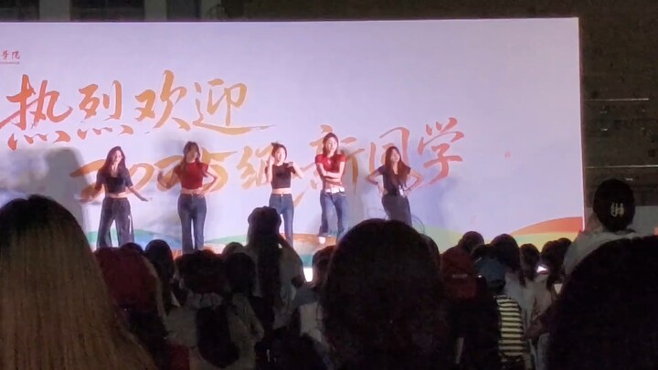 【苏州经贸职业技术学院】：学姐又来迎新了。