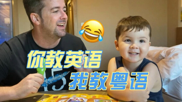 Em bé lai dạy bố Tây nói tiếng Quảng Đông đến mức ông ấy muốn bỏ cuộc luôn!