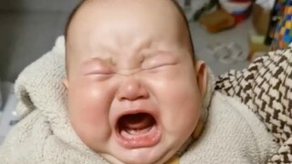لن تتخيل أبدًا ما الذي يمكن أن يجعل طفلًا لطيفًا يتوقف عن البكاء على الفور؟