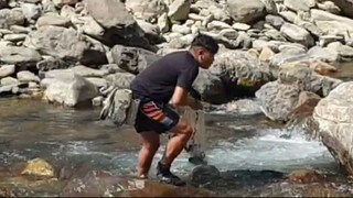 cast netting in Nepal | himalayan trout fishing with handmade cast net |