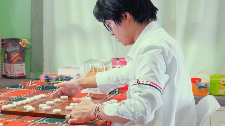 Khi bạn thấy ai đó tự chơi cờ với chính mình