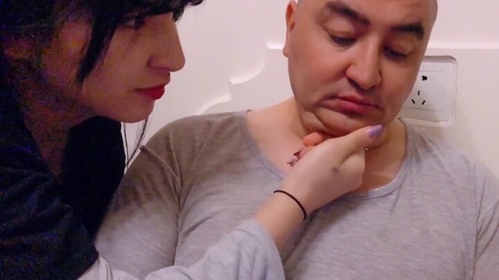 บ้านนี้มีลูกสาว 3 คน ลูกชาย 1 คน รู้สึกยังไง? คุณแม่ยิ้มเต็มใบหน้าด้วยความสุข ขณะที่คุณพ่อทั้งเอือมร