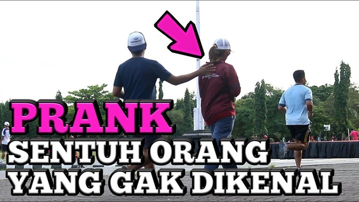 GOKIL!!! MENYENTUH ORANG YANG TIDAK DIKENAL [PRANK INDONESIA]