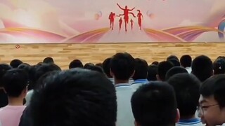 [Michael Jackson] Jackson tiba-tiba muncul di pertunjukan kelas dan mengejutkan seluruh penonton? Su