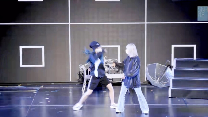 【拐璇】舞蹈排练变打架现场 “掐脖子”“踢人”“锁喉”“暴揍”