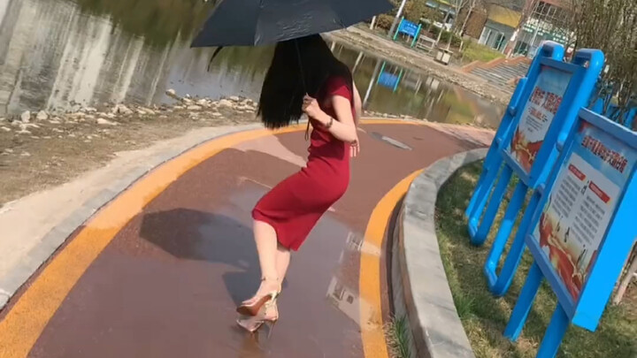Berjalan-jalan di taman, saya yang suka bermain air