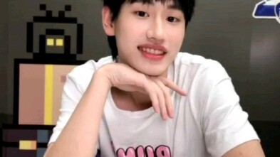 AK (thì thầm): Ai gọi tôi là em gái thì mời ra ngoài nha!