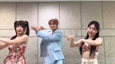 Tantangan tari TikTok TXT Choi Yeonjun dan NMIXX Party O’Clock 230801 Tik Tok