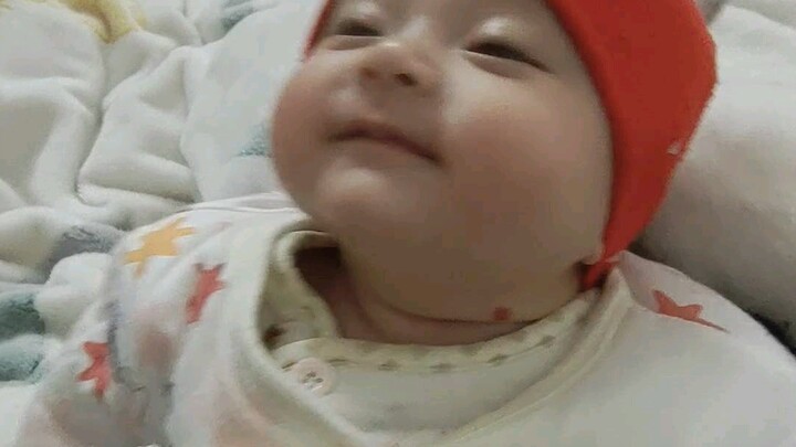 Kue kecil berusia tiga setengah bulan