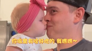 Đừng bao giờ ăn trước mặt em bé, nếu không trông bạn sẽ như thế này...
