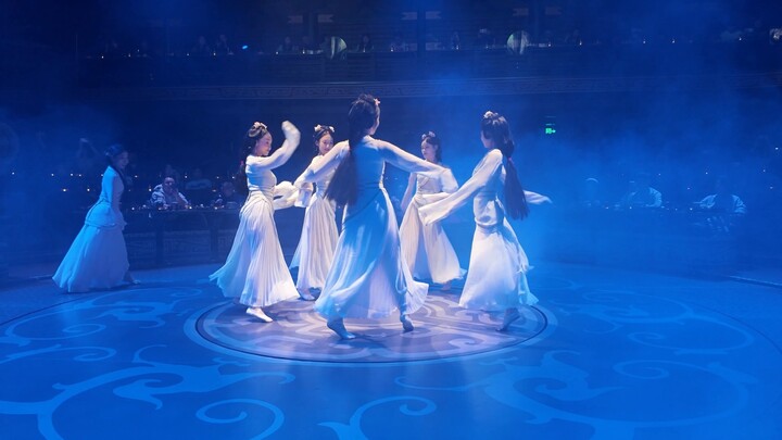 الدي جي الأبيض يقلّد الآخرين بلا خبرة