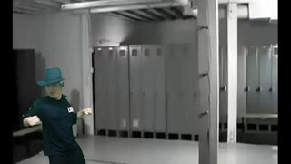 Electric shake mockery, but in the locker room