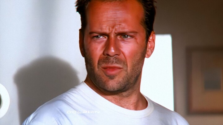 When a detective catches his wife cheating: The ultimate textbook-worthy adultery-scene showdown!