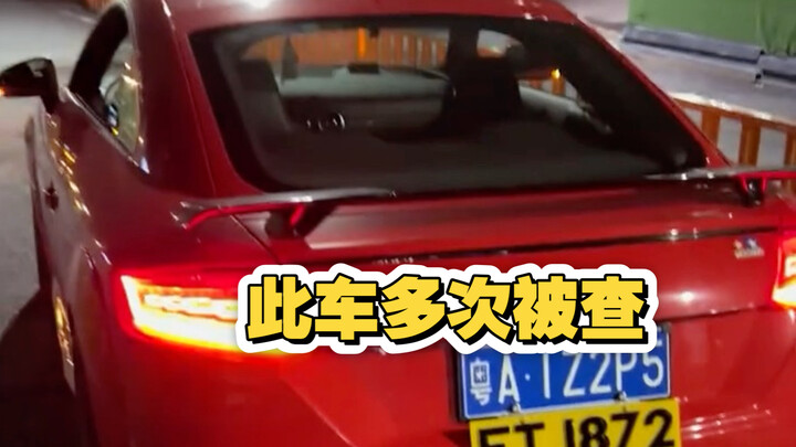 Mobil Audi milik pemilik video ini selalu diperiksa oleh polisi lalu lintas.