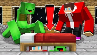 Hiding Under The Bed Mikey And Jj from mutants In Minecraft - Maizen Mizen Mazien