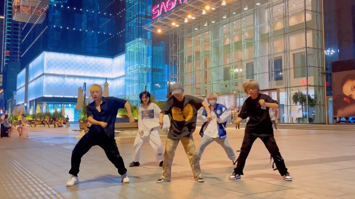 王一博超帅挑眉杀舞蹈，赛格外景版