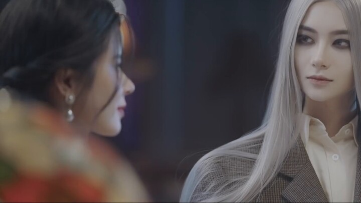 I don't want to buy it either~ But the way she looks at her is so sexy! [Vampire Blind Box]