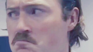 杜老师课堂上乘人不备掏家伙