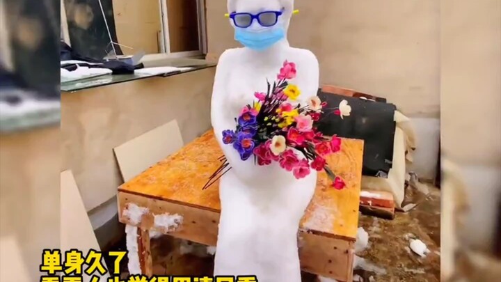 A roundup of quirky and fun snowman designs—turns out, this is how you really enjoy a snowy day!