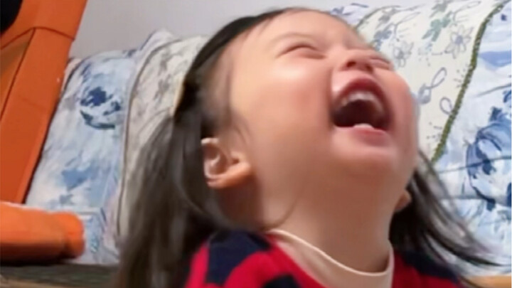 นึกว่าจะเป็นวิดีโอน่ารักอบอุ่น ใครจะไปคิด...ฉันคิดไปเองแล้ว! แอบถามหน่อยสิ พวกคุณให้ลูกช่วยล้างเท้าใ