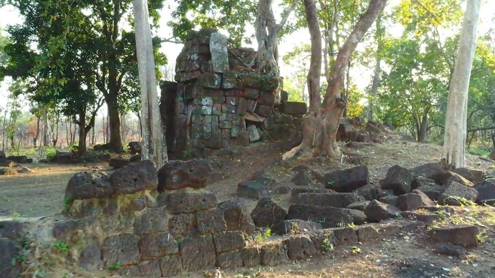 “Prasat Toch” is an ancient hospital complex from the reign of King Jayavarman VII, locate