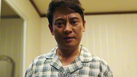 The whole family pranks Zhao Shi, pretending he’s the neighbor’s kid.
