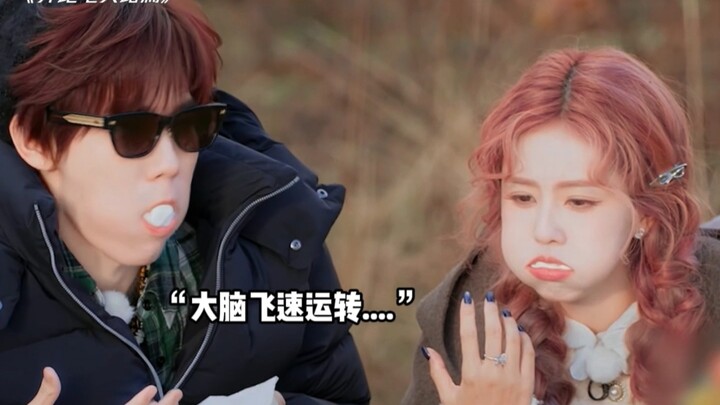 Zhang Zhenyuan just needs to make a light move, and Bai Lu bursts into laughter—perfect for an表情包!