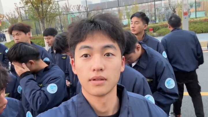 看似早八人 实际晨六狗