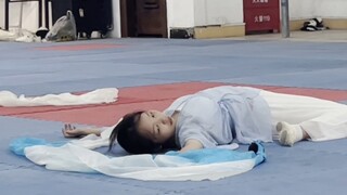 The clear camera version is here! "Clouds and Sea" original silk fan yarn ball choreography! Dance c