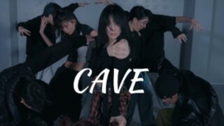 تم الكشف عن غرفة تدريب 'Cave' الخاصة بـ Lee Chae-yeon!