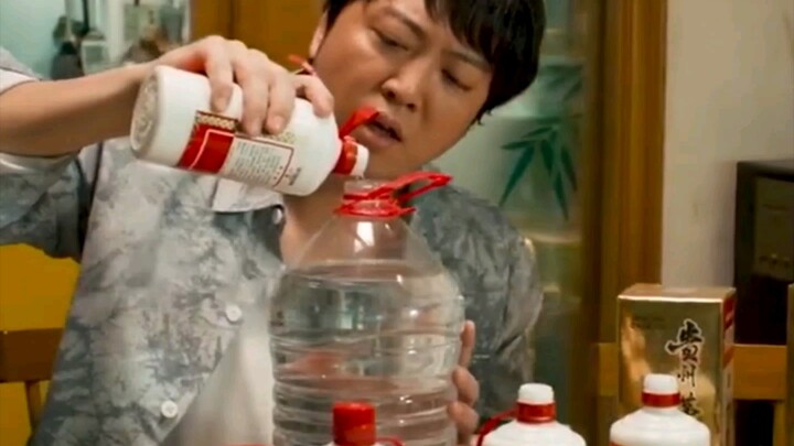 เทมาโอไถใส่ขวดน้ำแร่ แต่พ่อตาดันเอาไปซะได้!