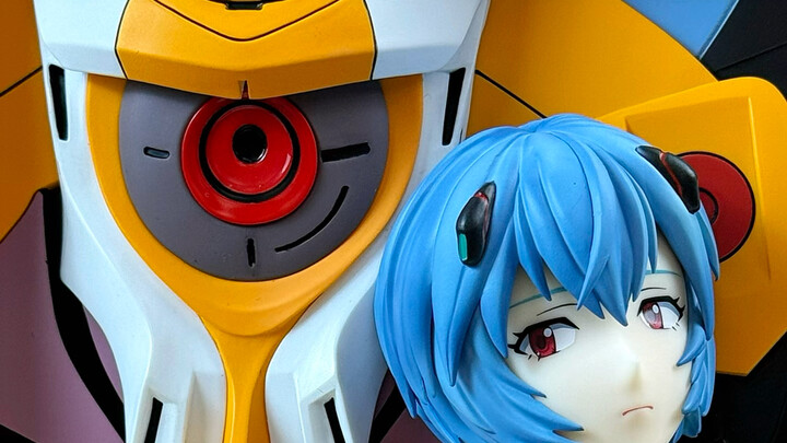 Rei Ayanami and Unit-00 in a frame