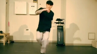 «Bóng bboy» chuyên về toprock, thưởng thức phong cách cực kỳ cá tính của Bboy lilen qua toprock