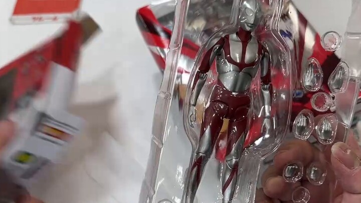 Happy New Year! Unboxing of the Japanese New Year 6000 yen Ultraman model lucky bag