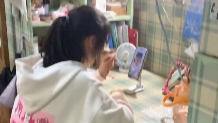 Làm ơn hãy chặt bỏ cái đầu yêu đương của tôi đi, cảm ơn nhé!