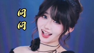Hỏi: Hát karaoke trong biệt thự, cá rồng bạc trong bể nước
