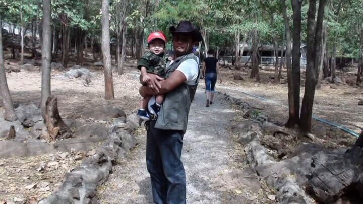 3คนพาเที่ยวกาญจนาบุรี นอน3คืนสนุกสนานและไปเป็นเพื่อนด้วยนะครับ [หนังสั้นแนวความเป็นจริง] | PJ Family