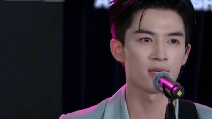 Wang Xingyue plays and sings "In a Foreign Land" Zhang Linghe: Is this what you mean by equally matc