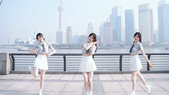 "Blooming with Dreams" energetic dance on the Bund! Dreams come true. The stage is infinite, the fut